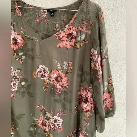 Torrid Olive Floral Top - Picture 3 of 6